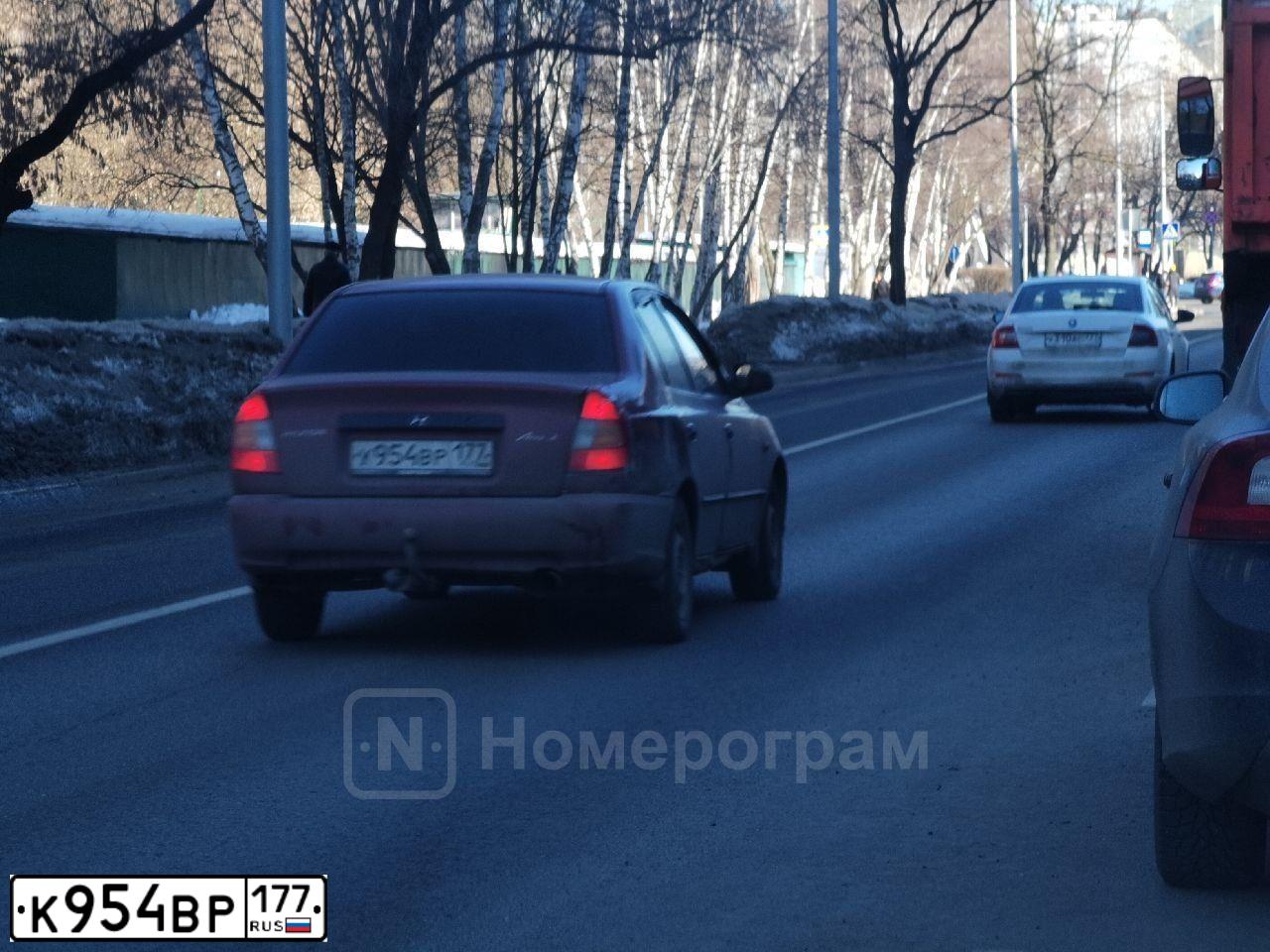 Фото автомобиля MERCEDES C-KLASSE, 2006 — госномер Р500КМ40. Цвет: ВИШНЕВЫЙ
