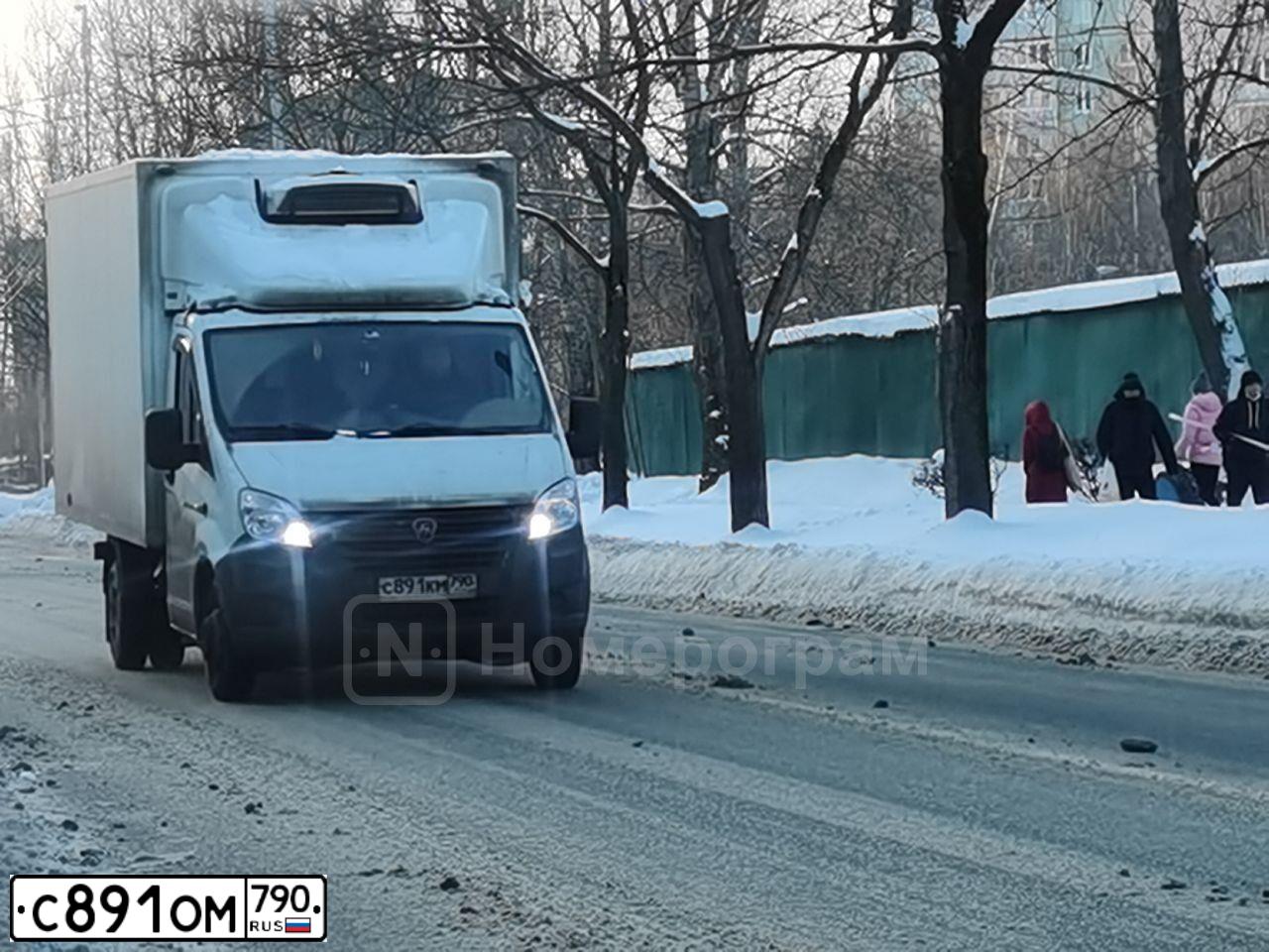 Фото автомобиля AUDI A4, 2005 — госномер В042ЕУ977. Цвет: ЧЕРНЫЙ