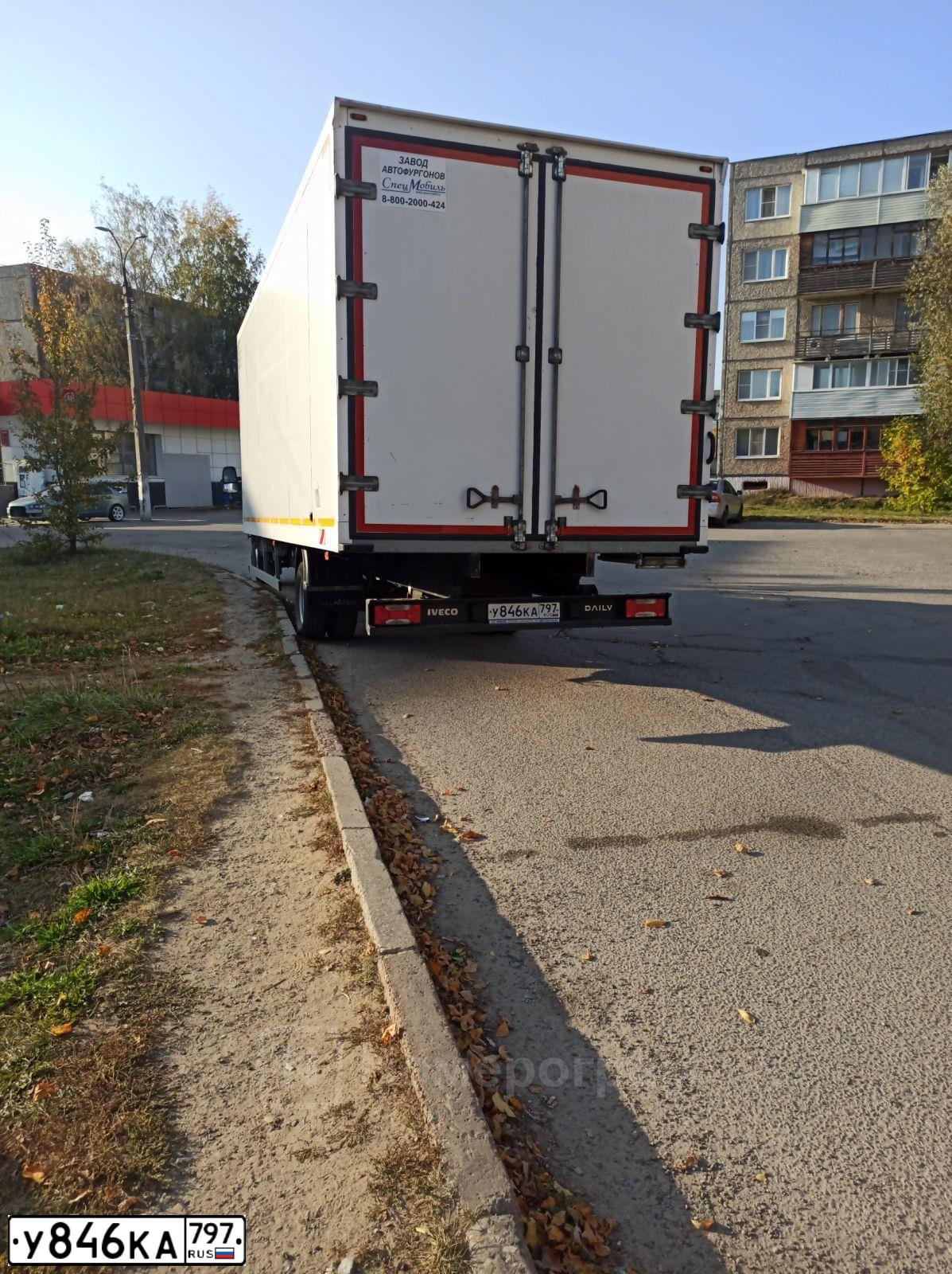 Фото автомобиля IVECO 2818, 2022 — госномер У962АЕ250. Цвет: Белый