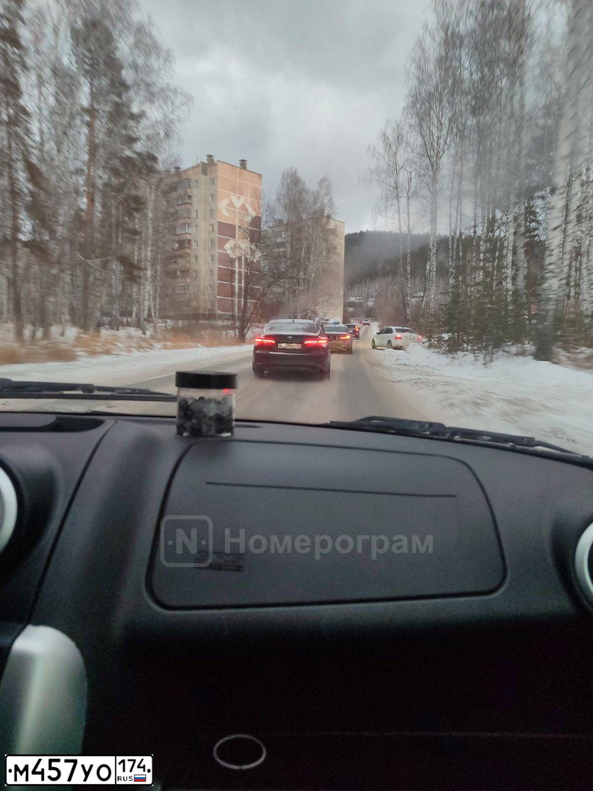 Фото автомобиля TOYOTA CAMRY, 2019 — госномер М457УО174. Цвет: ЧЕРНЫЙ