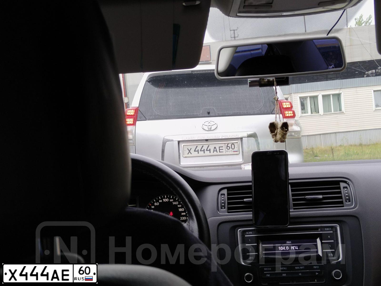 Фото автомобиля IVECO DAILY, 2010 — госномер Х444АЕ60. Цвет: Белый