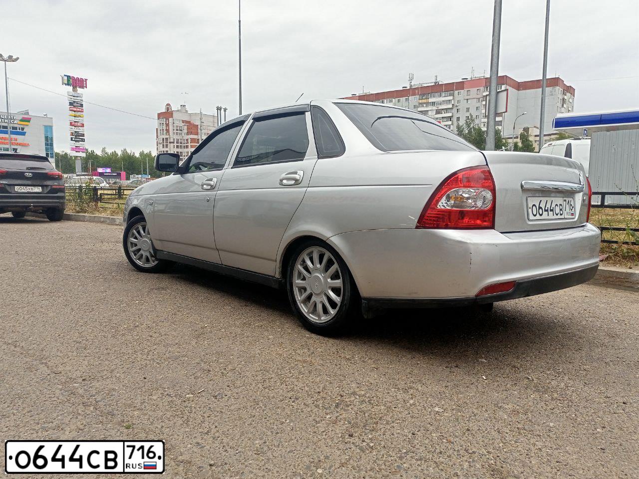 Фото автомобиля LADA 2170 PRIORA, 2007 — госномер А737ХЕ116. Цвет: СВЕТЛО-СЕРЕБРИСТЫЙ МЕТАЛЛ