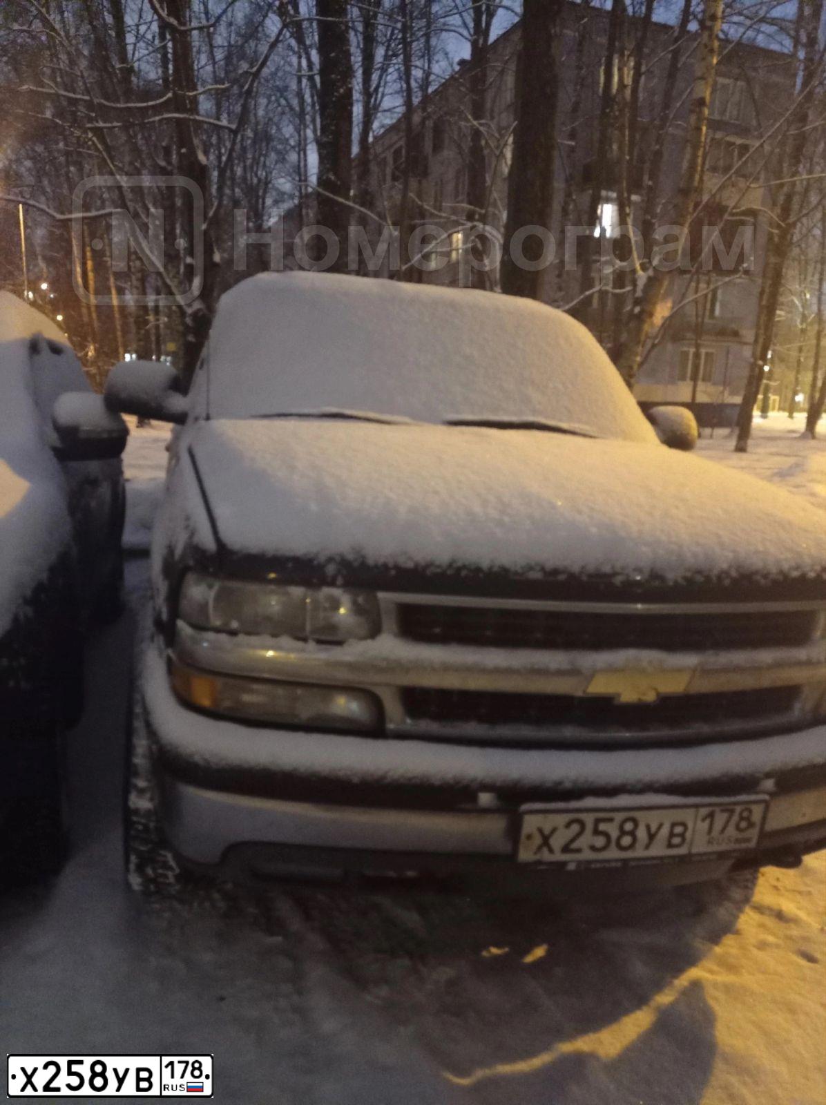 Фото автомобиля CHEVROLET TAHOE, 2004 — госномер Х258УВ178. Цвет: ЧЕРНЫЙ