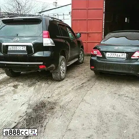 Фото автомобиля TOYOTA LANDCRUISER, 2010 — госномер В888СС21. Цвет: ЧЕРНЫЙ
