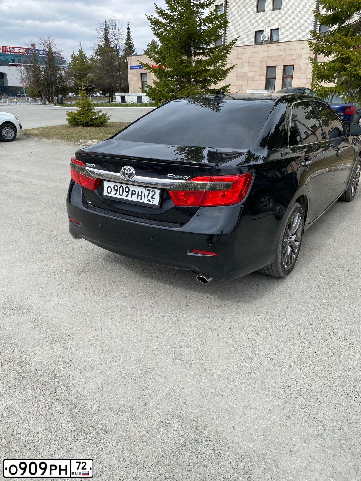 Фото автомобиля TOYOTA CAMRY, 2012 — госномер Х321СТ72. Цвет: Белый
