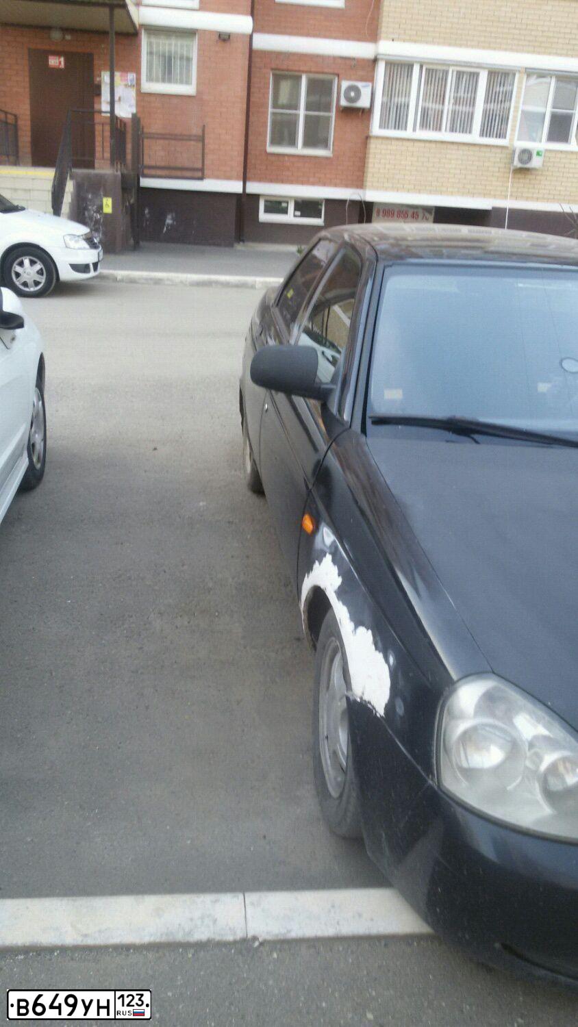 Фото автомобиля LADA 2170 PRIORA, 2007 — госномер Е654УЕ82. Цвет: Сине-Черный