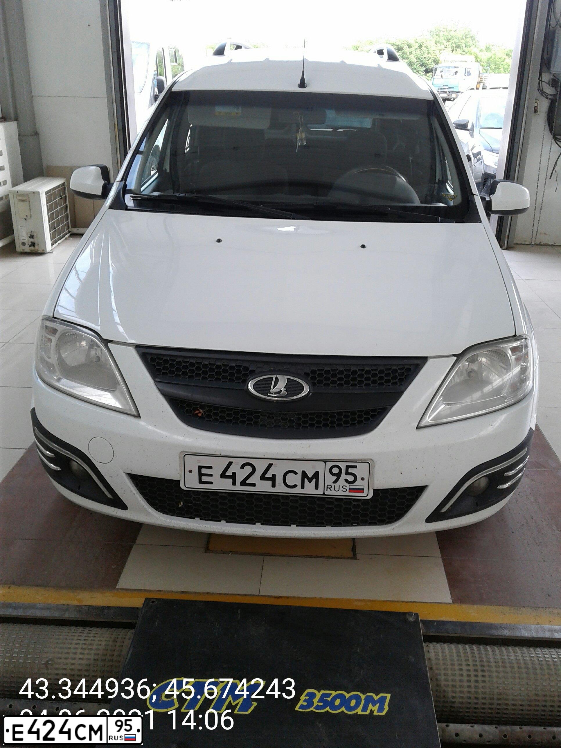 Фото автомобиля LADA LARGUS, 2014 — госномер Е424СМ95. Цвет: Белый