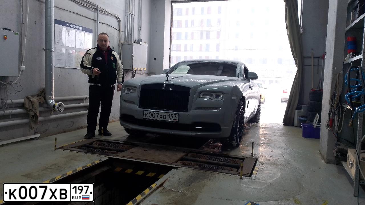 Фото автомобиля ROLLS ROYCE ROLLS-ROYCE SILVER WRIGHT, 2020 — госномер К007ХВ197. Цвет: СВЕТЛО СЕРЫЙ