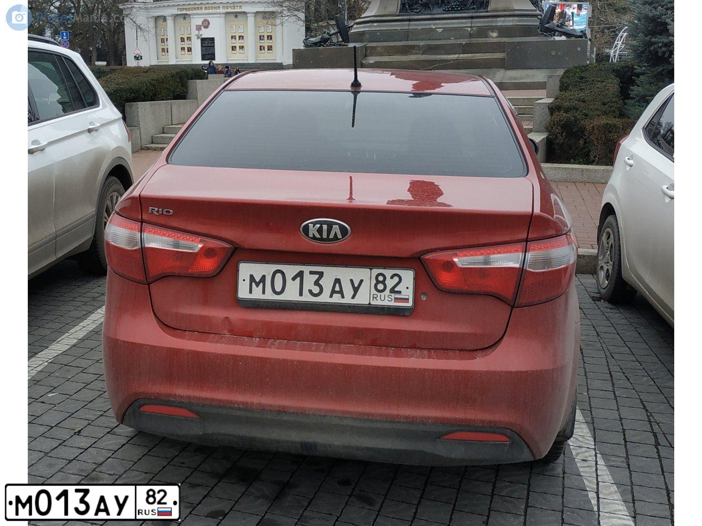 Фото автомобиля KIA RIO, 2013 — госномер М013АУ82. Цвет: Красный
