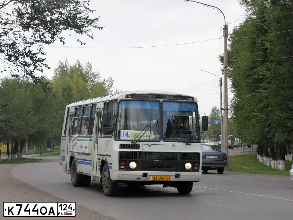 Фото автомобиля PAZ 4234, 2005 — госномер К744ОА124. Цвет: Бело-Синий