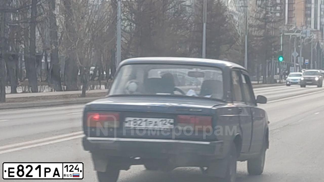 Фото автомобиля HONDA CR-V, 2011 — госномер Е821РА124. Цвет: СЕРО-КОРИЧНЕВЫЙ