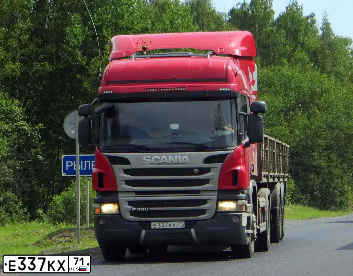 Фото автомобиля SCANIA SERIE P /4X2/, 2012 — госномер Е337КХ71. Цвет: КРАСНЫЙ