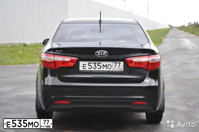 Фото автомобиля KIA RIO, 2013 — госномер У764КО142. Цвет: ЧЕРНЫЙ