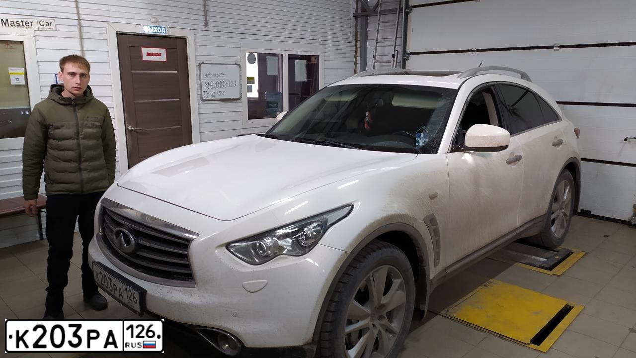 Фото автомобиля INFINITI QX70, 2013 — госномер Т775УС05