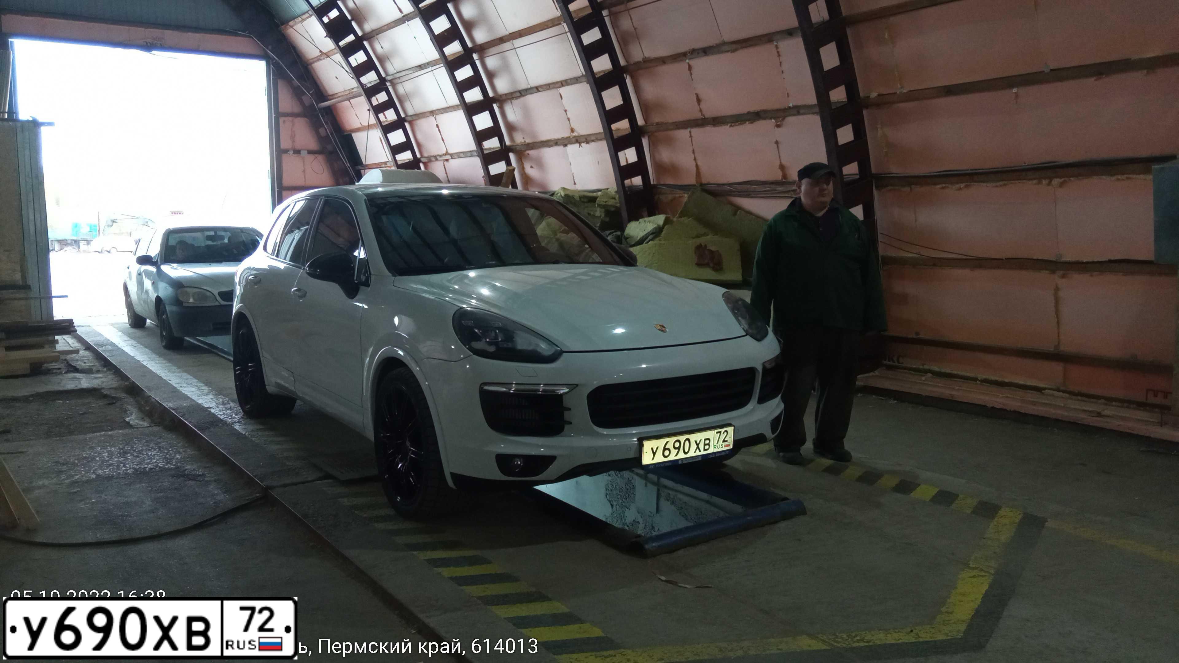 Фото автомобиля PORSCHE CAYENNE, 2016 — госномер В289АМ180
