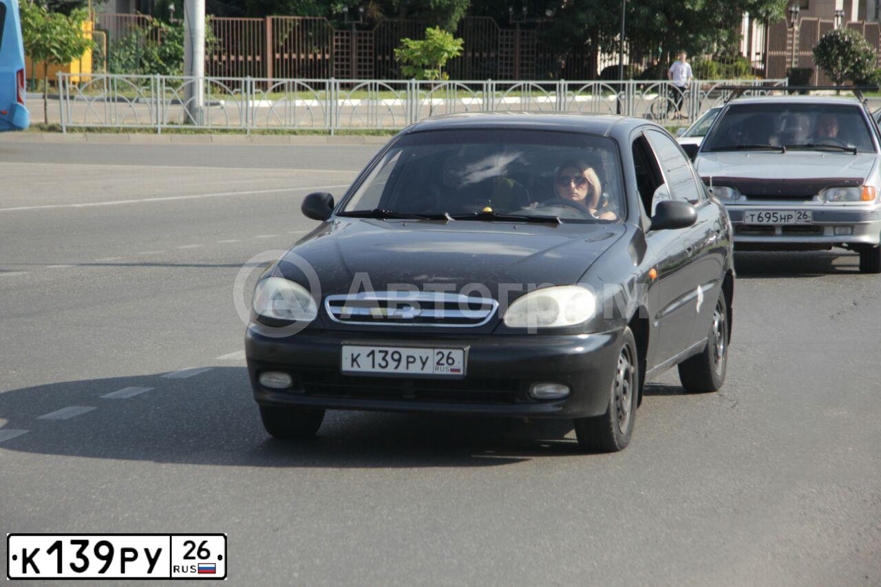 Фото автомобиля ZAZ LANOS, 2008 — госномер К139РУ26. Цвет: ЧЕРНЫЙ
