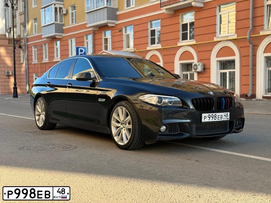Фото автомобиля BMW SERIE 5, 2014 — госномер Р998ЕВ48. Цвет: ЧЕРНЫЙ