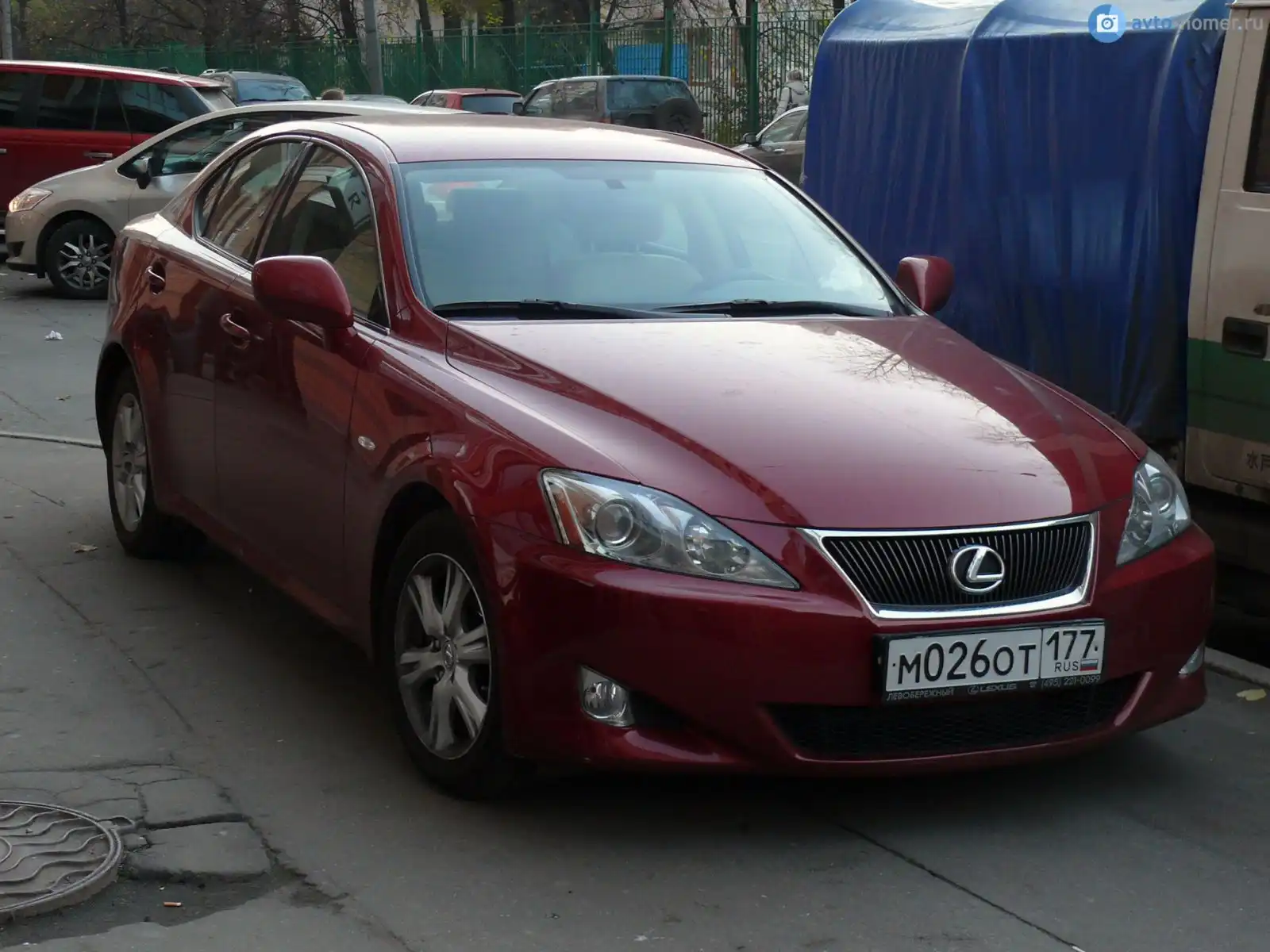 Фото автомобиля LEXUS IS, 2006 — госномер Х727АЕ797. Цвет: Красный