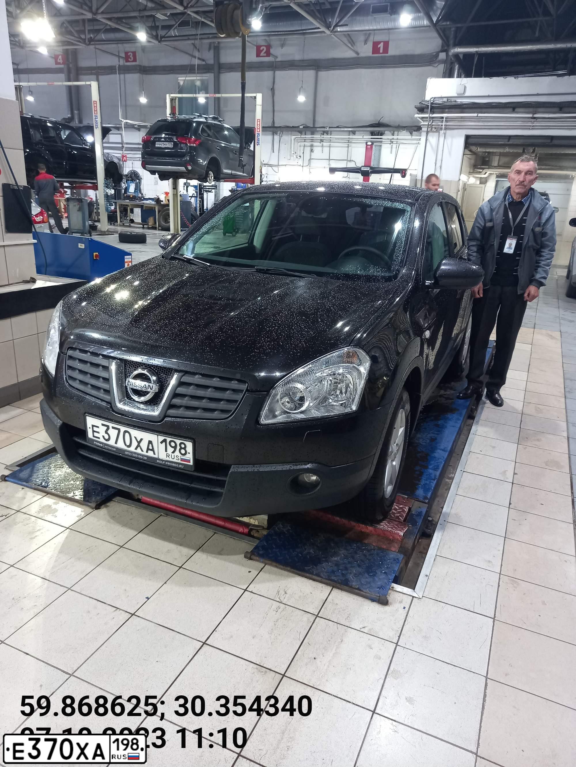 Фото автомобиля NISSAN QASHQAI, 2008 — госномер Е370ХА198. Цвет: ЧЕРНЫЙ