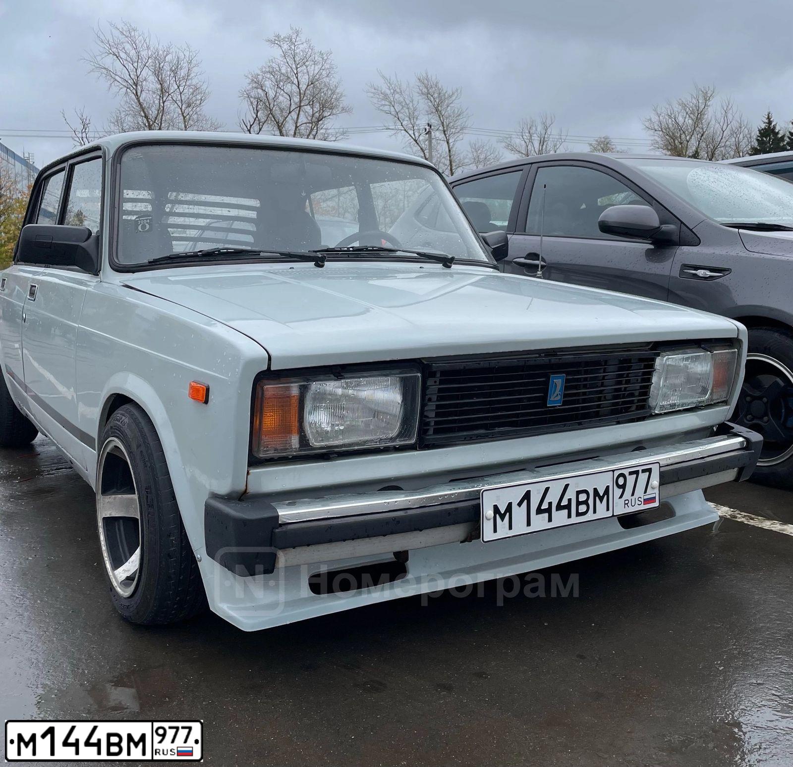 Фото автомобиля LADA 2105, 1991 — госномер М144ВМ977. Цвет: СВЕТЛЫЙ СЕРЫЙ