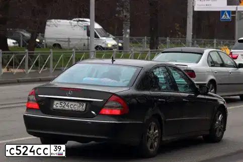 Фото автомобиля MERCEDES E-KLASSE, 2007 — госномер С857КУ39. Цвет: ЧЕРНЫЙ