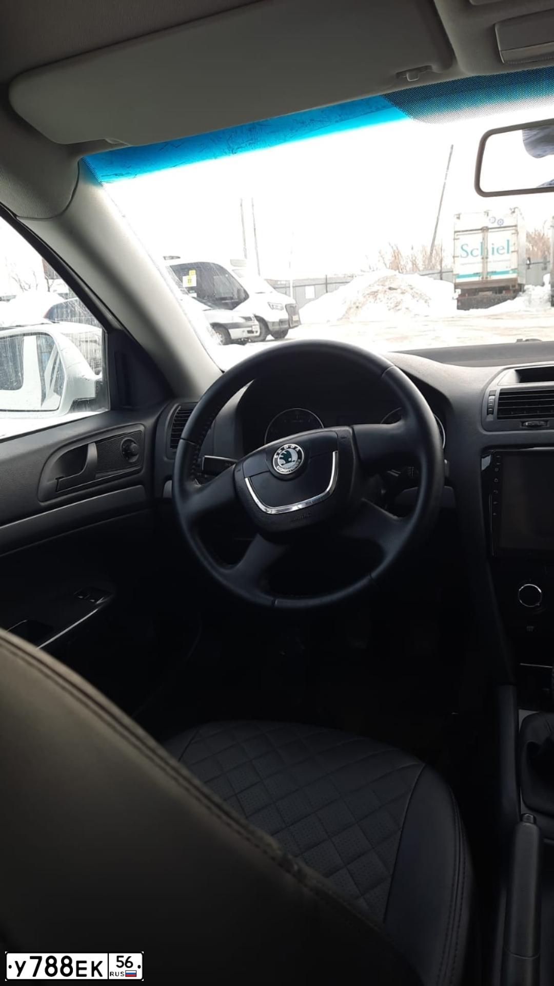 Фото автомобиля SKODA OCTAVIA, 2013 — госномер У788ЕК56. Цвет: БЕЛЫЙ