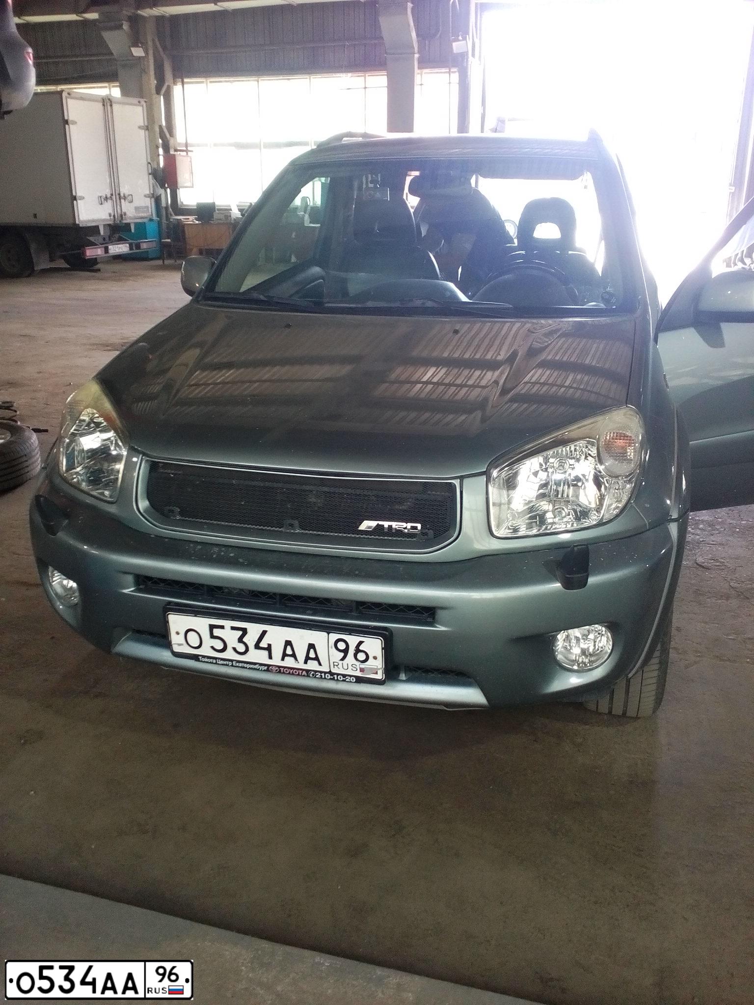 Фото автомобиля TOYOTA RAV4, 2004 — госномер Х900ЕА66. Цвет: СВЕТЛО-ЗЕЛЕНЫЙ