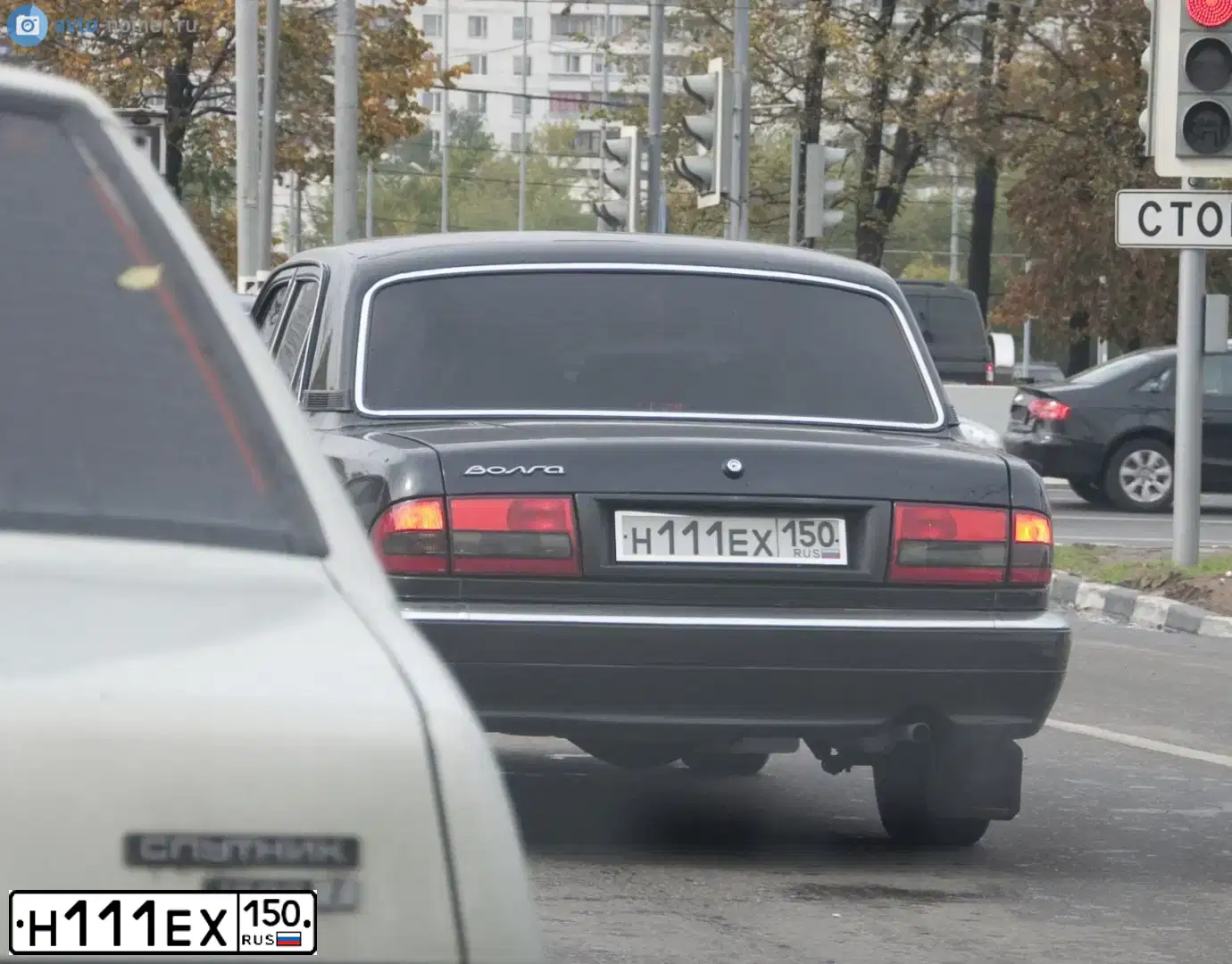 Фото автомобиля GAZ 3110 WOLGA, 2005 — госномер Н111ЕХ150. Цвет: ЧЕРНЫЙ МЕТАЛЛИК