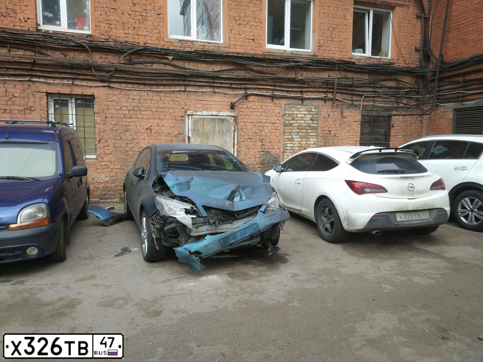 Фото автомобиля OPEL ASTRA, 2013 — госномер К044НТ198. Цвет: Белый