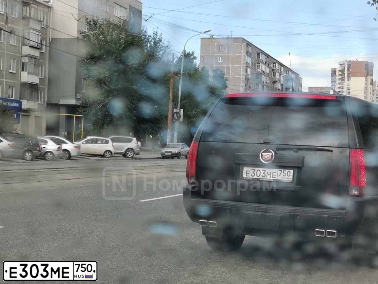 Фото автомобиля CADILLAC ESCALADE, 2007 — госномер Х327АР196. Цвет: ЧЕРНЫЙ