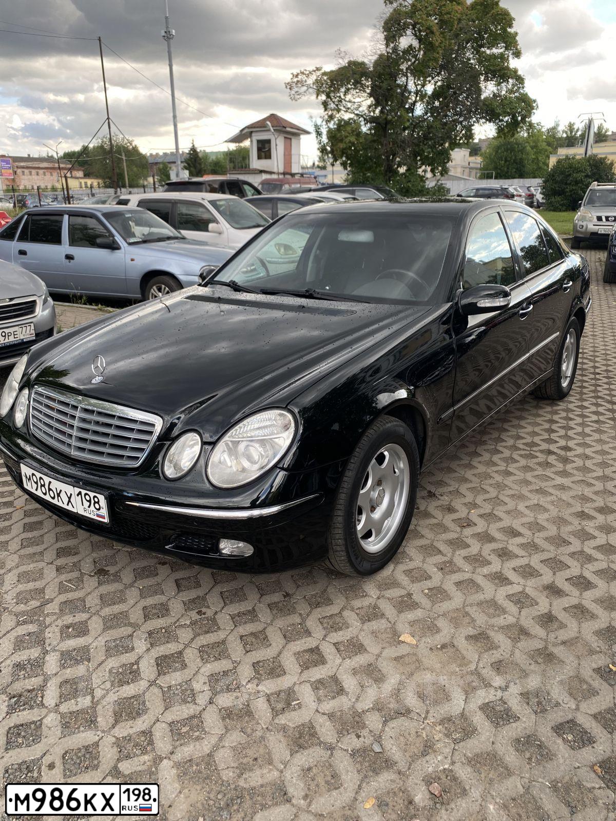 Фото автомобиля MERCEDES E-KLASSE, 2002 — госномер Н777ХС178. Цвет: Темно-зеленый