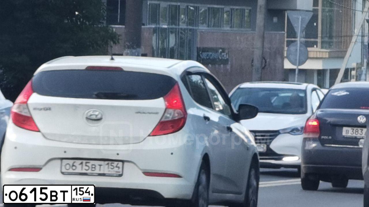 Фото автомобиля HYUNDAI SOLARIS, 2014 — госномер О615ВТ154. Цвет: Белый