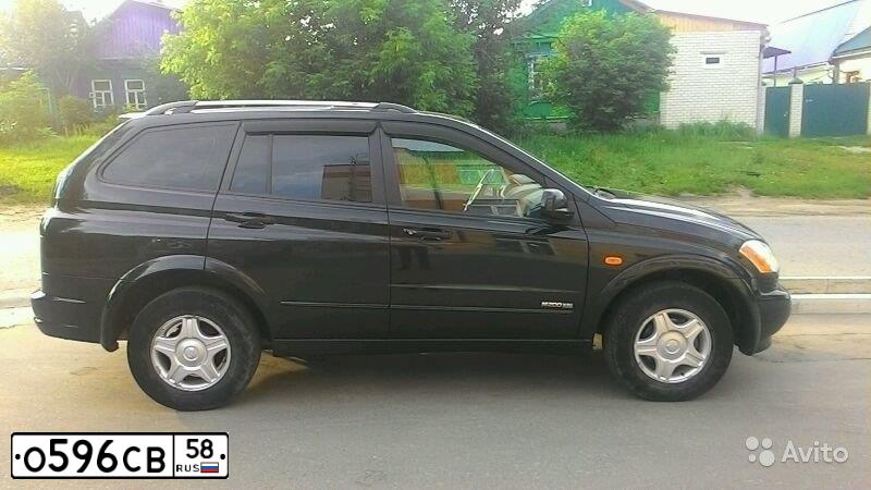Фото автомобиля SSANGYONG KYRON, 2007 — госномер О596СВ58. Цвет: ЧЕРНЫЙ МЕТАЛЛИК