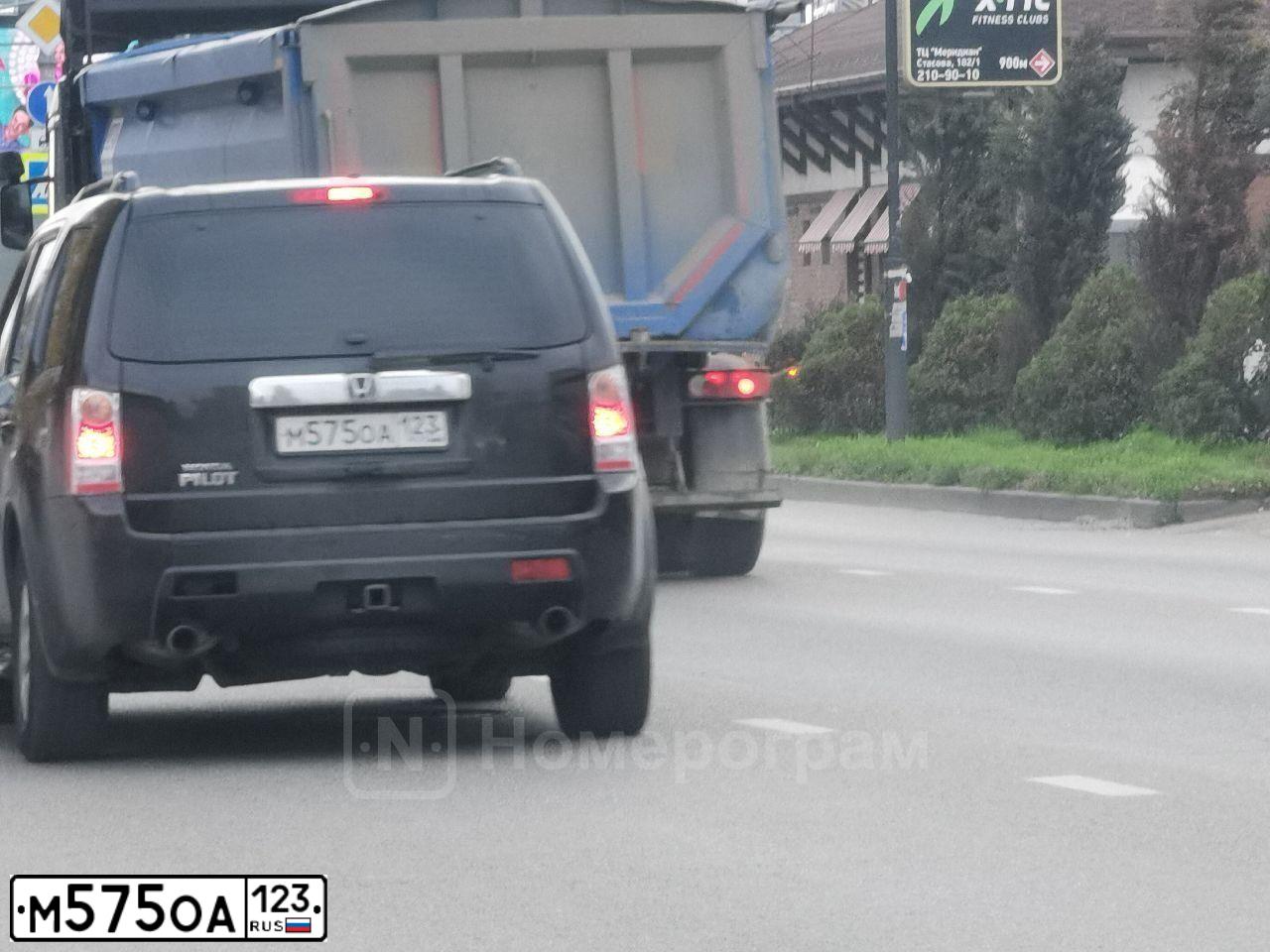 Фото автомобиля HONDA PILOT, 2008 — госномер М575ОА123. Цвет: ЧЕРНЫЙ