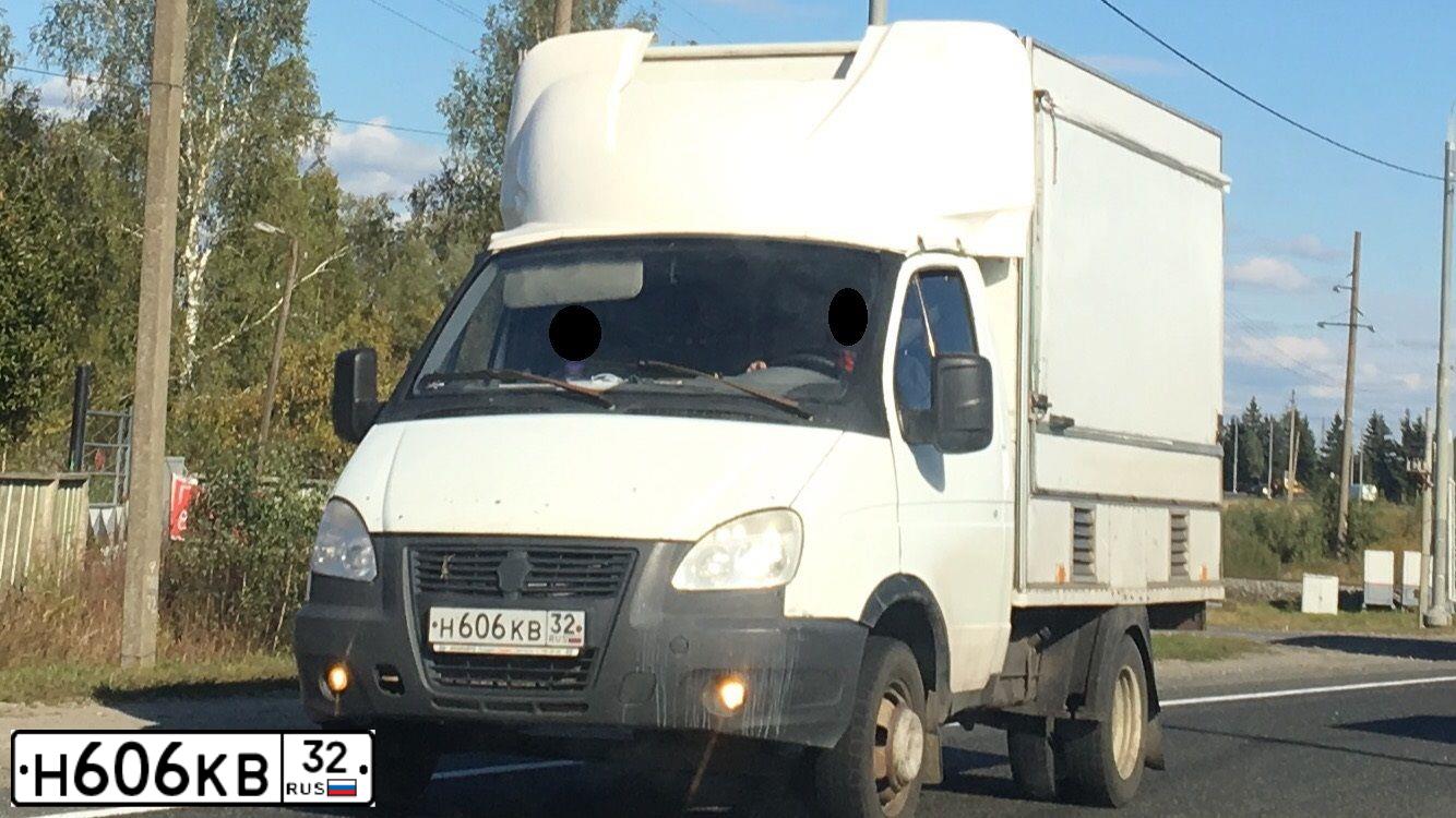 Фото автомобиля GAZ 3302 GAZEL, 2008 — госномер М908УР32. Цвет: Белый