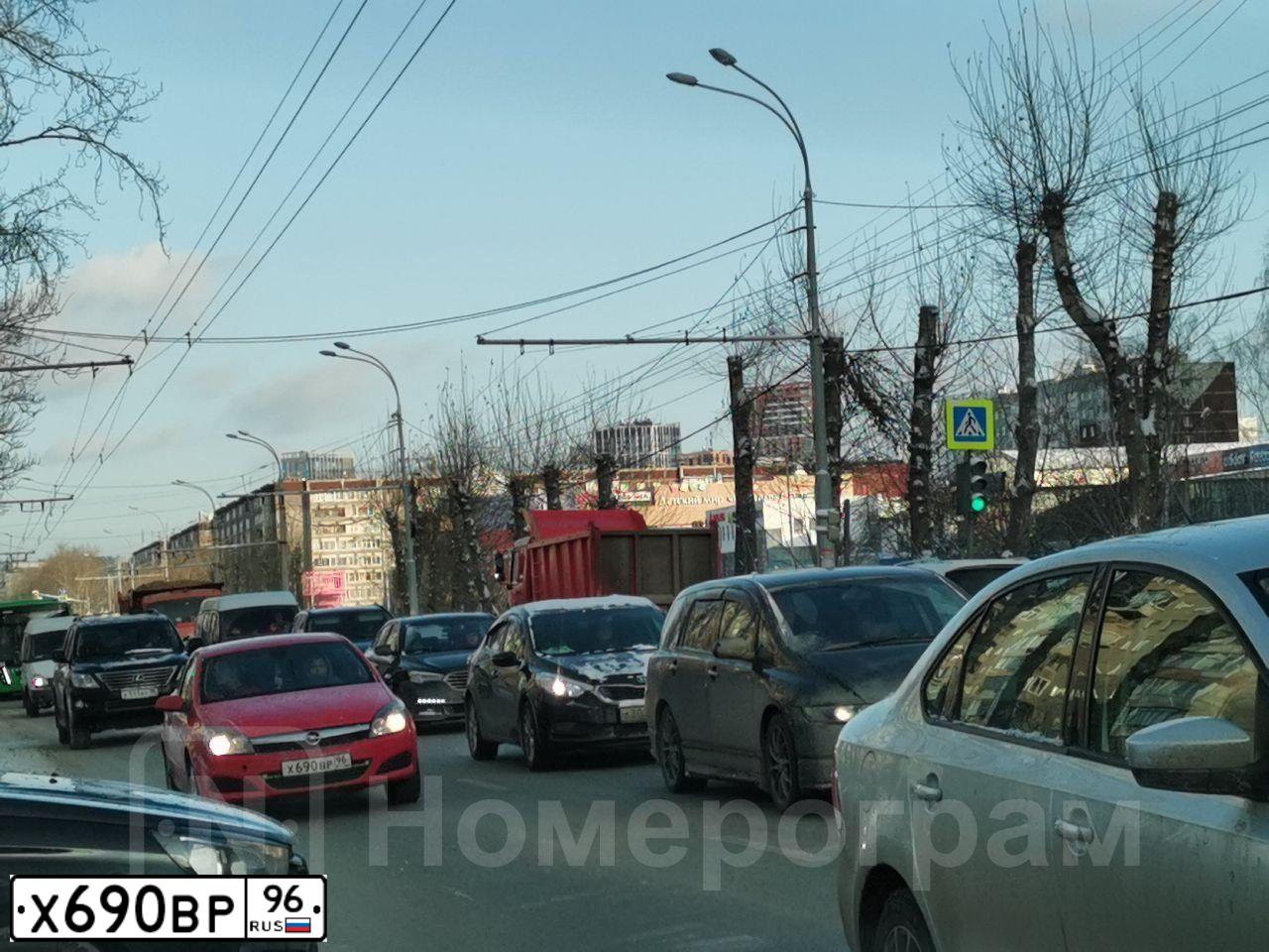 Фото автомобиля OPEL ASTRA, 2007 — госномер Р478ВУ774. Цвет: Красный