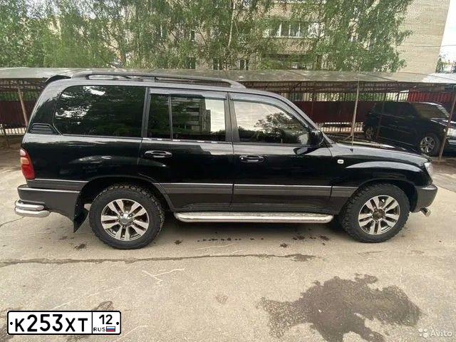 Фото автомобиля TOYOTA LANDCRUISER, 2000 — госномер Т100ОМ190. Цвет: ЧЕРНЫЙ