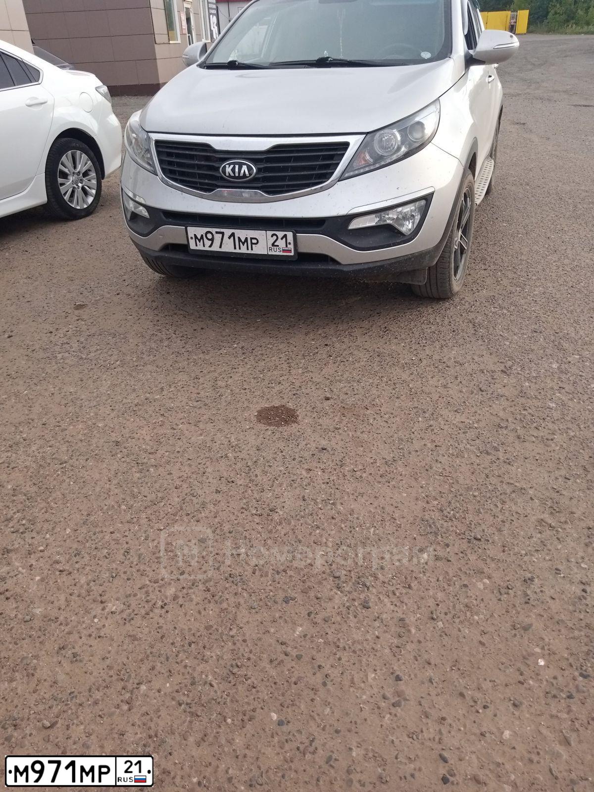 Фото автомобиля KIA SPORTAGE, 2013 — госномер М971МР21. Цвет: ПЕРЛАМ.-СЕРЕБРИСТЫЙ