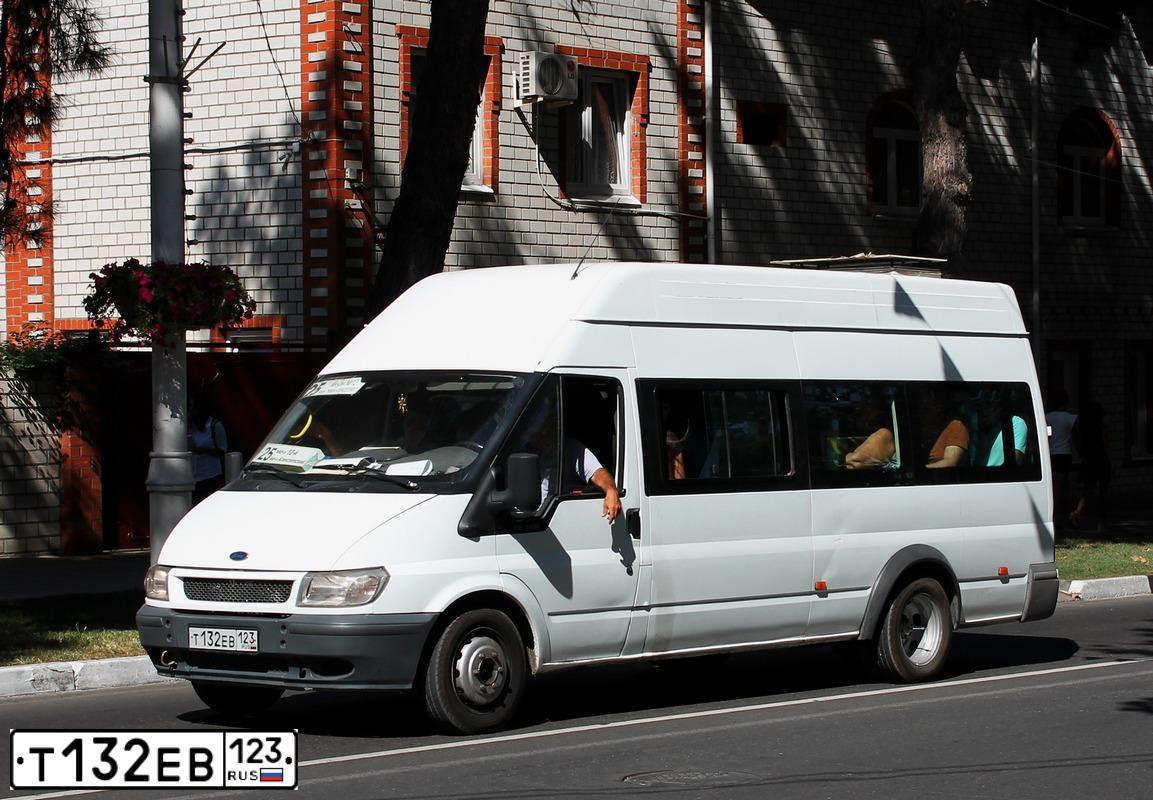 Фото автомобиля FORD TRANSIT, 2005 — госномер О942ТН32. Цвет: Белый