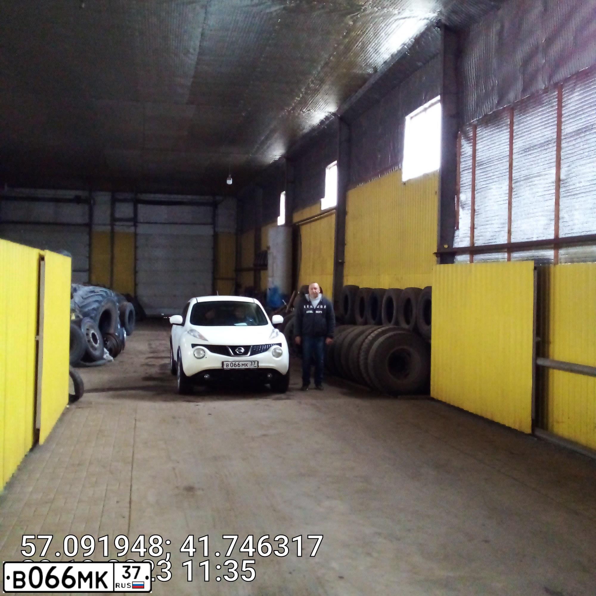 Фото автомобиля NISSAN JUKE, 2012 — госномер Х648МО37. Цвет: Белый