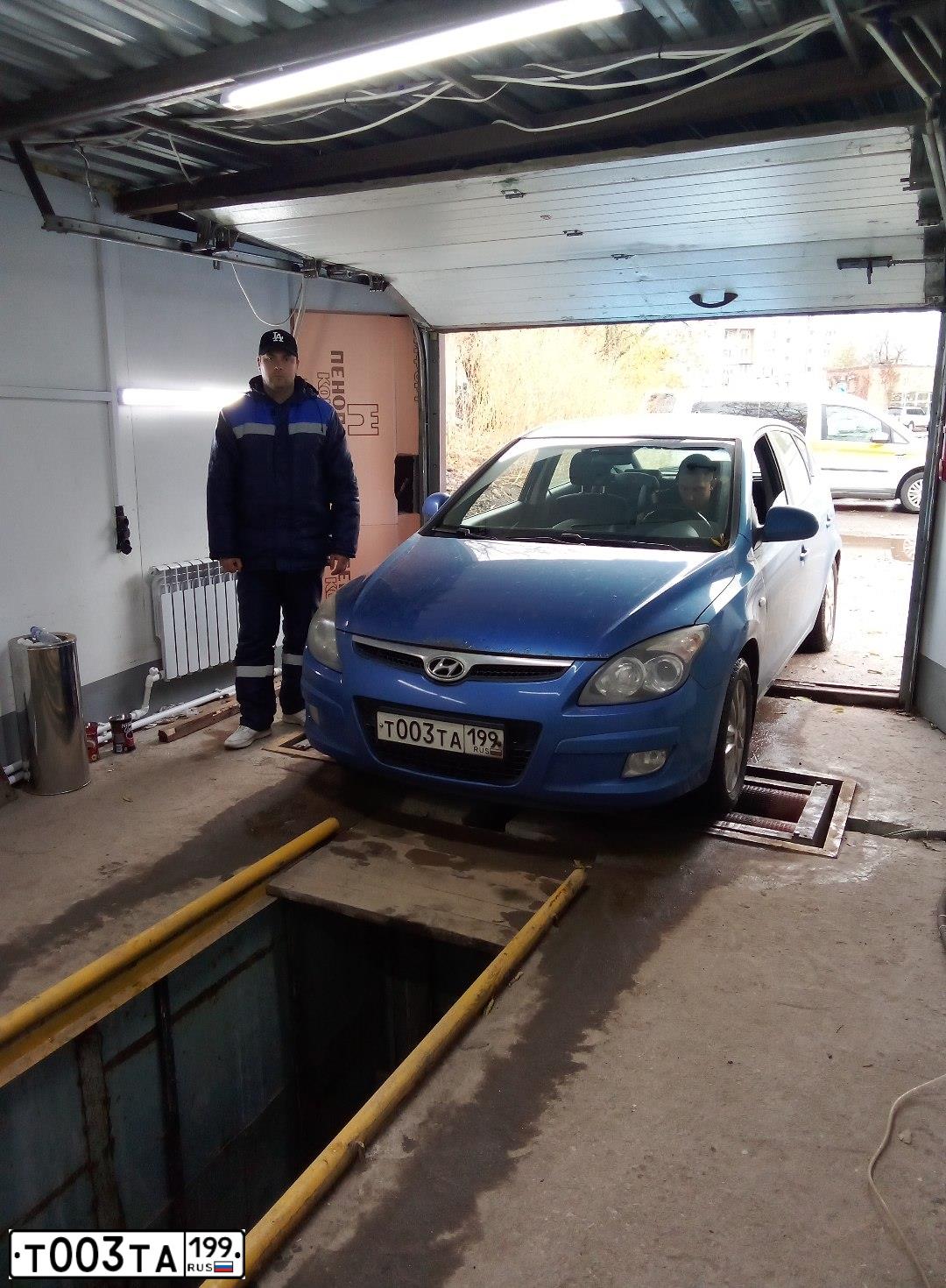 Фото автомобиля HYUNDAI I30, 2009 — госномер Т003ТА199. Цвет: синий
