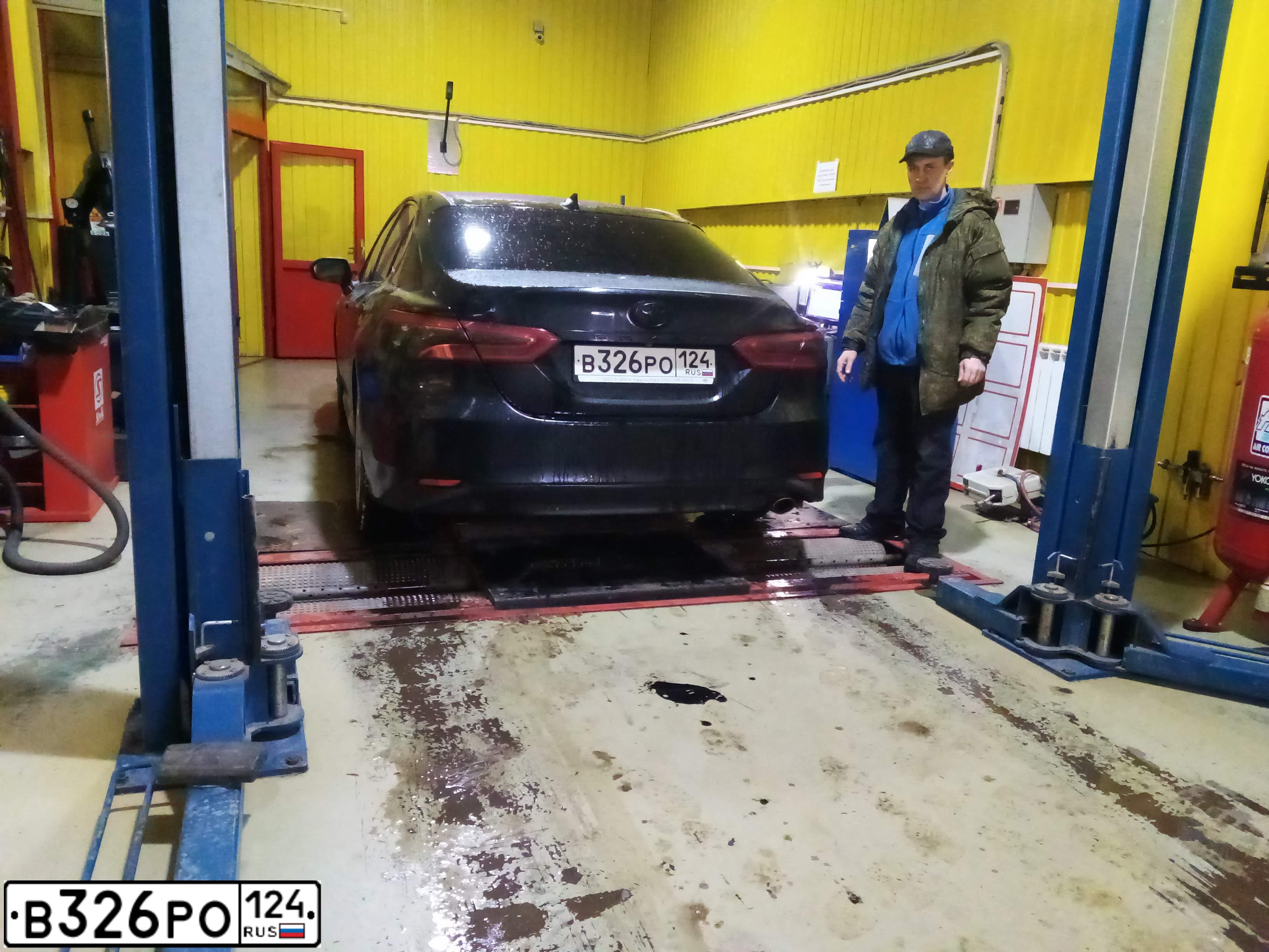 Фото автомобиля TOYOTA CAMRY, 2018 — госномер Т955ТТ24. Цвет: ЧЕРНЫЙ МЕТАЛЛИК