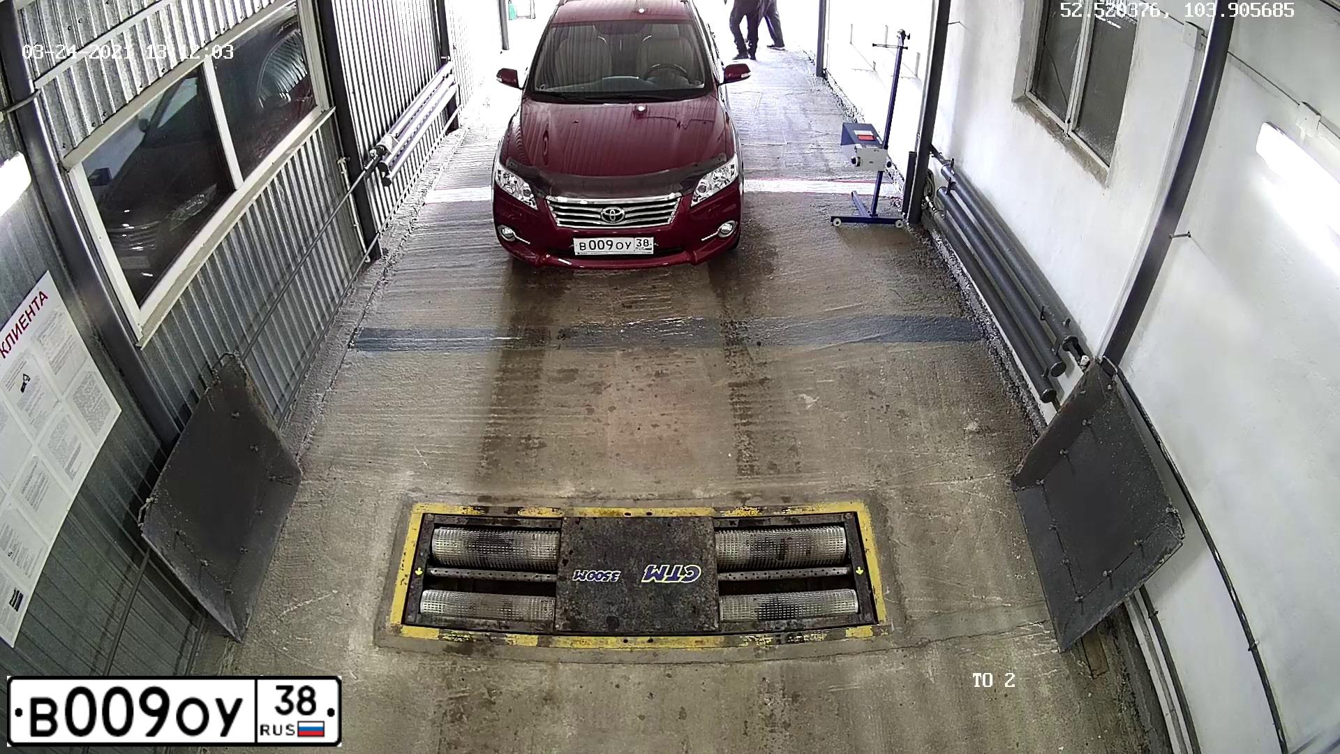 Фото автомобиля HONDA CR-V, 2003 — госномер М838ТО38. Цвет: ЧЕРНЫЙ