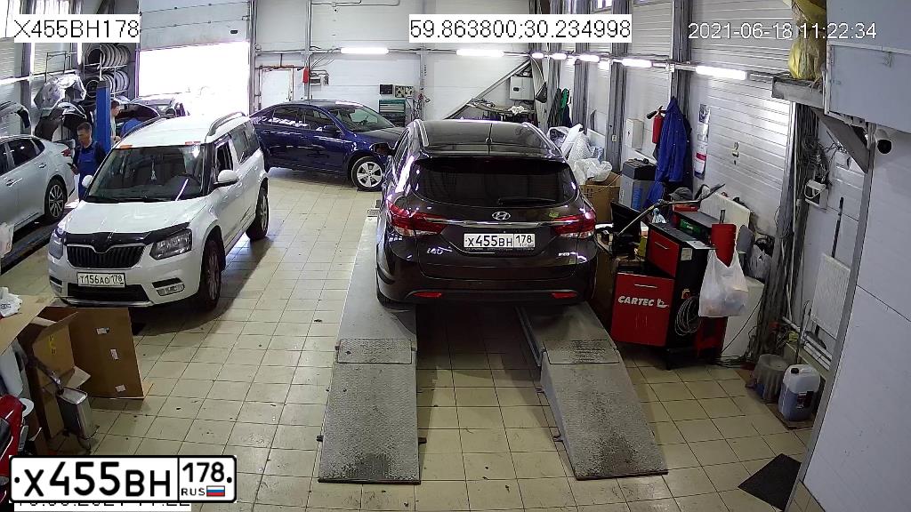 Фото автомобиля HYUNDAI I40, 2017 — госномер Х455ВН178. Цвет: Коричневый