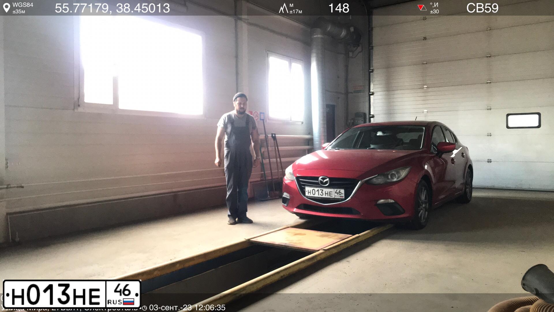 Фото автомобиля MAZDA 3, 2014 — госномер А498СА252. Цвет: Красный