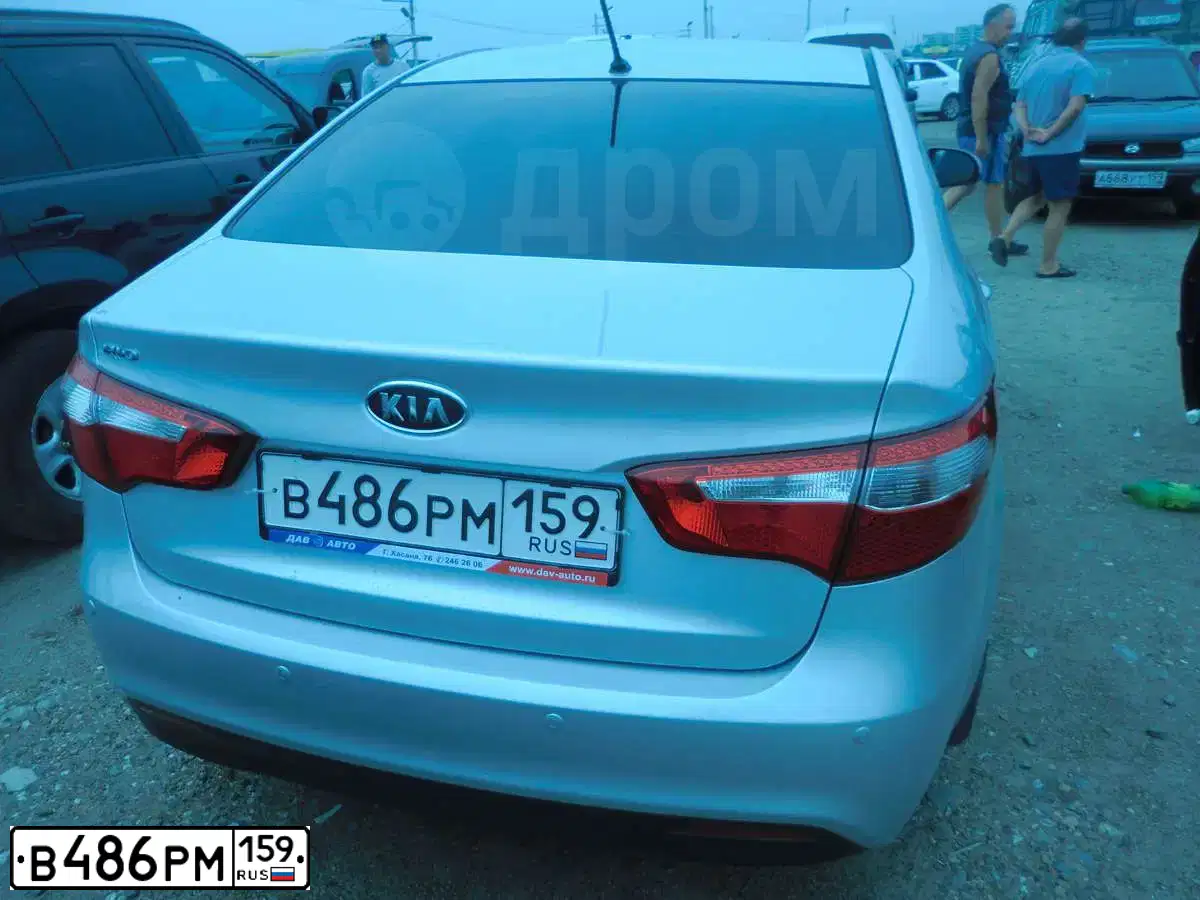 Фото автомобиля KIA RIO, 2012 — госномер С371КУ102. Цвет: СЕРЕБРИСТЫЙ