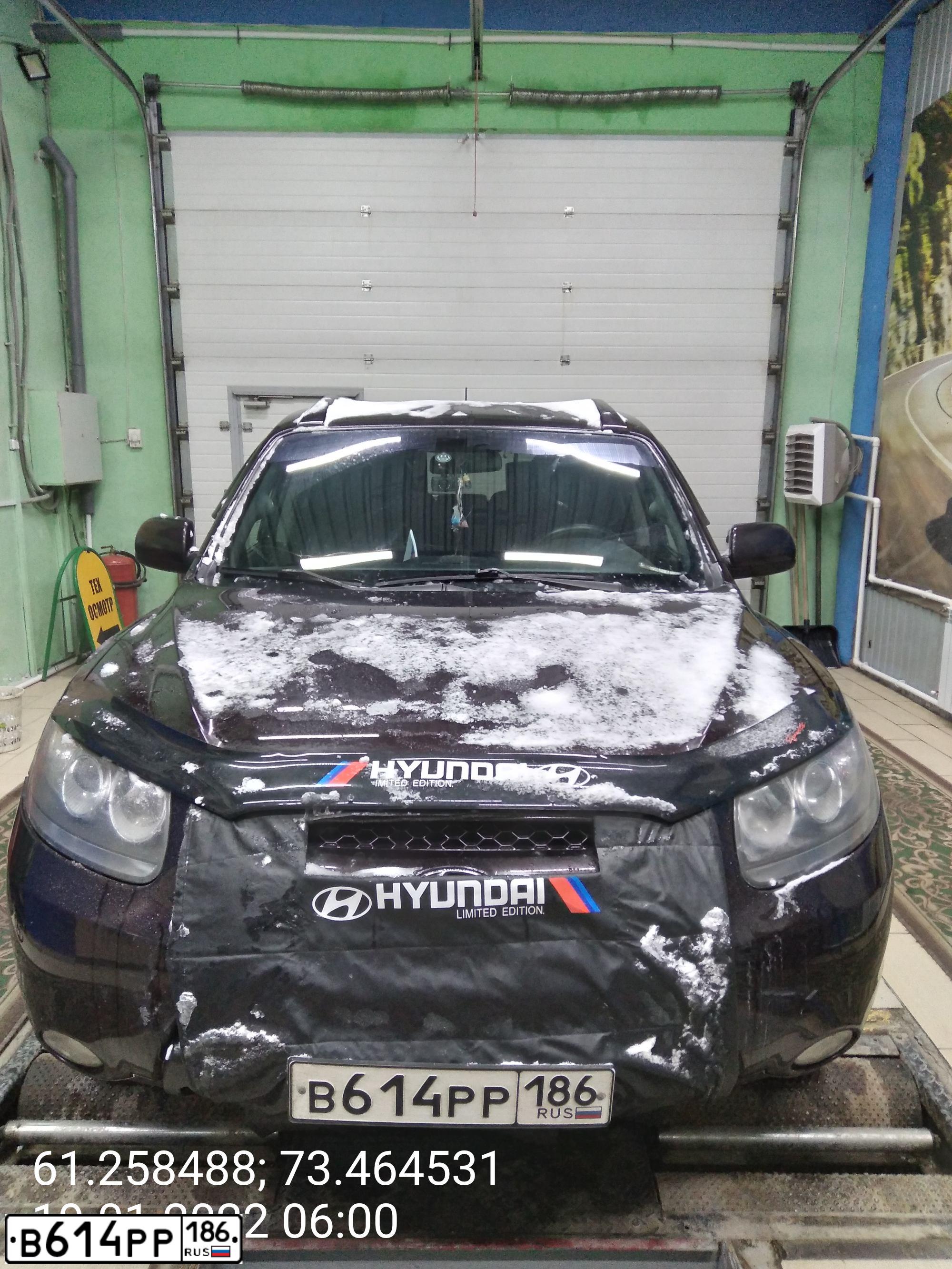 Фото автомобиля HYUNDAI SANTA FE, 2008 — госномер В614РР186. Цвет: ТЕМНО-ВИШНЕВЫЙ