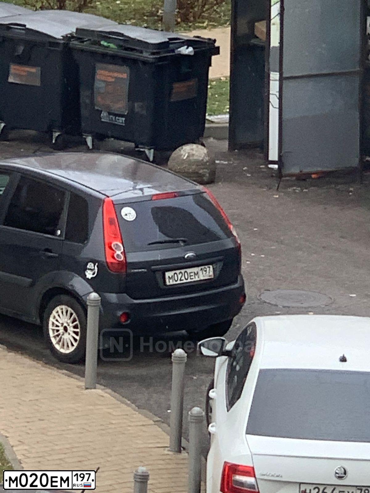 Фото автомобиля FORD FIESTA, 2008 — госномер М672КО977. Цвет: СЕРЫЙ ТЕМНЫЙ