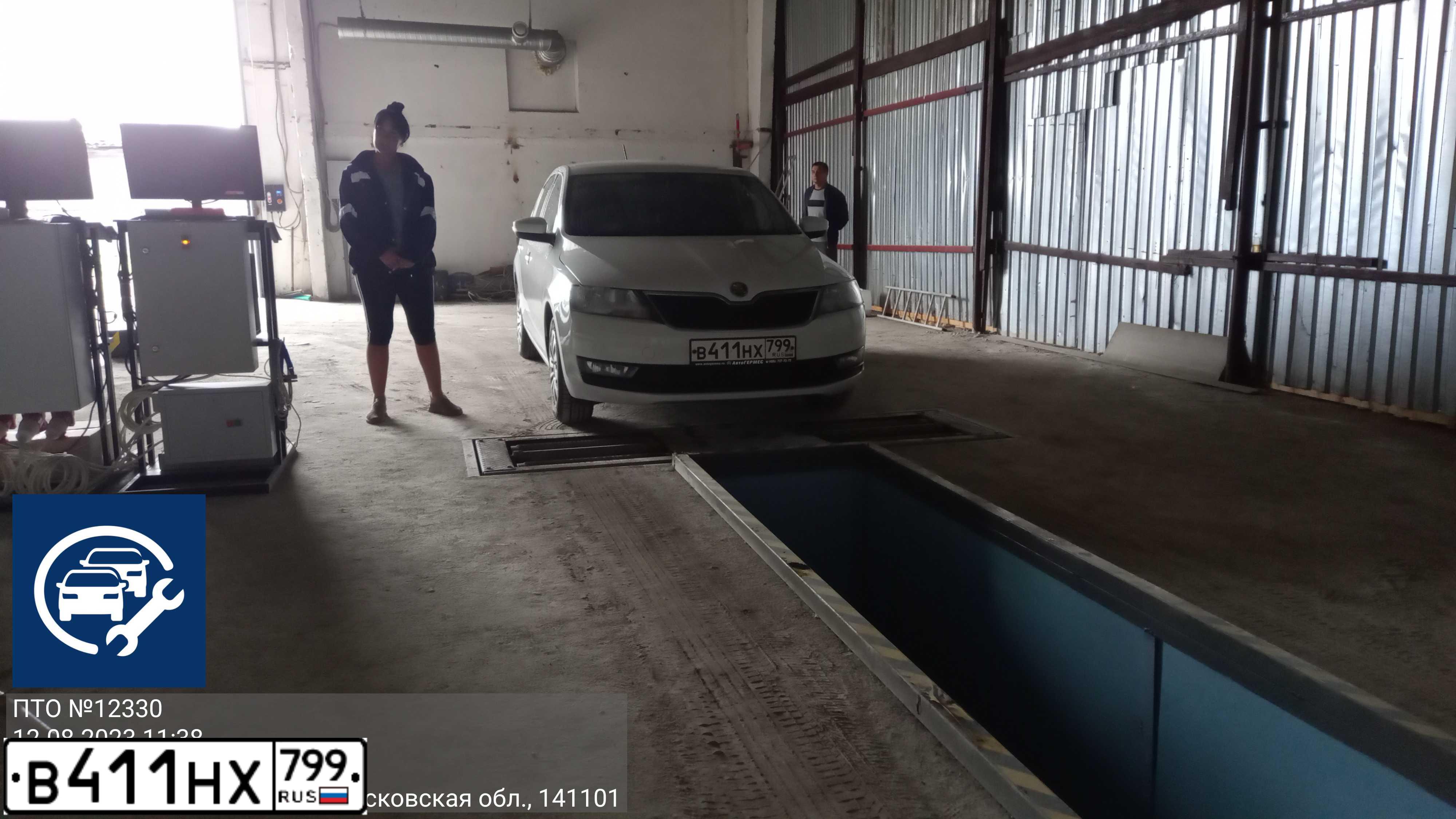 Фото автомобиля SKODA RAPID, 2019 — госномер М707РА32. Цвет: Белый