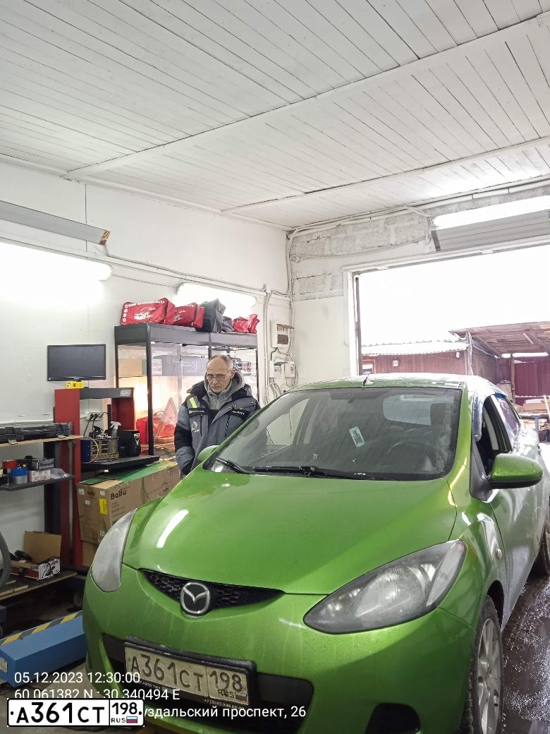 Фото автомобиля MAZDA 2, 2008 — госномер Е611РХ178. Цвет: ЗЕЛЕНЫЙ